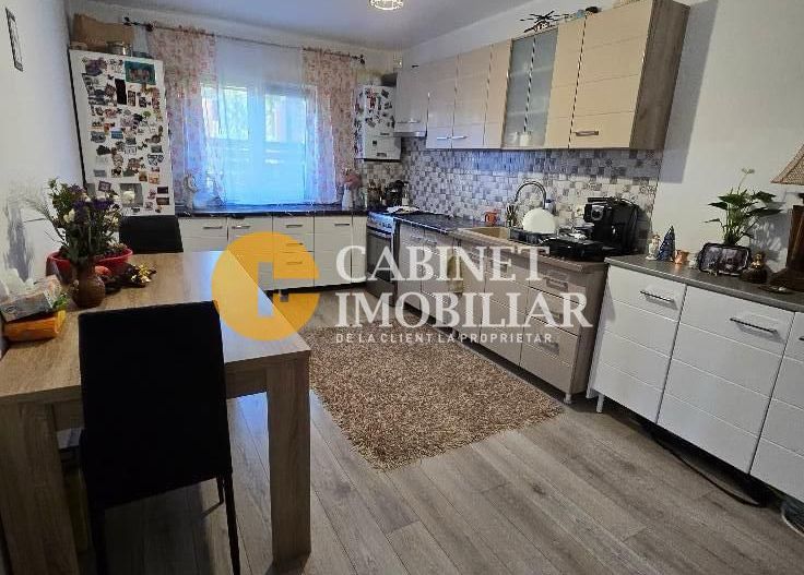 Casa tip duplex - constructie proprie - la asfalt - Poză 2