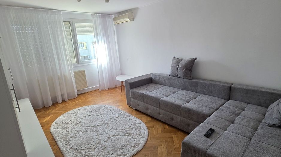 Închiriere apartament cu 2 camere - Poză 2
