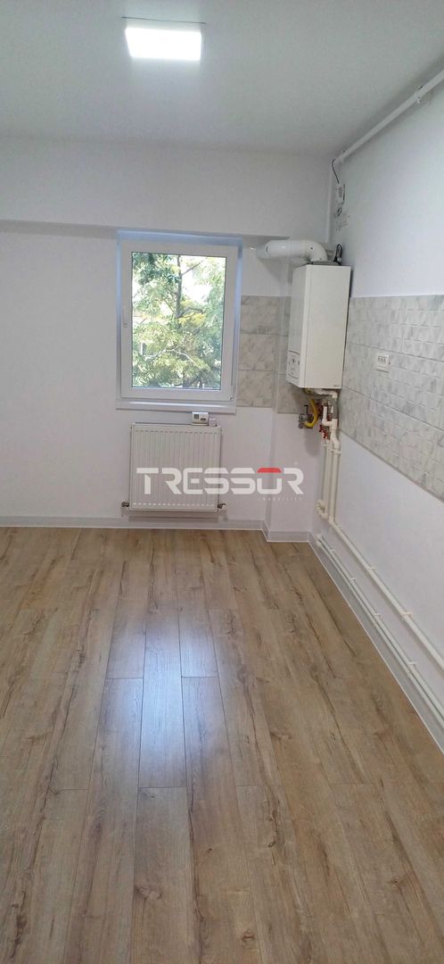 Apartament 2 camere decomandat, complet renovat, Trocadero - Poză 1