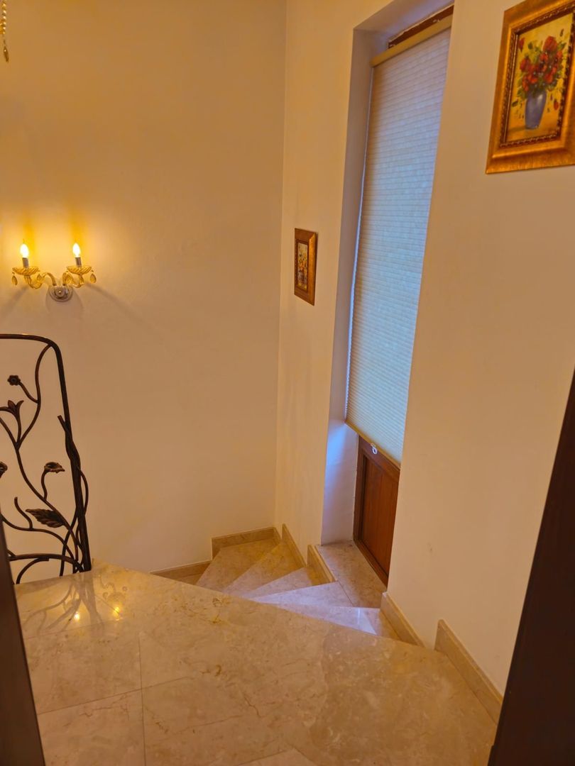 Vila frumoasa ,localizata central\ Unirii Square\Proprietar - Poză 14