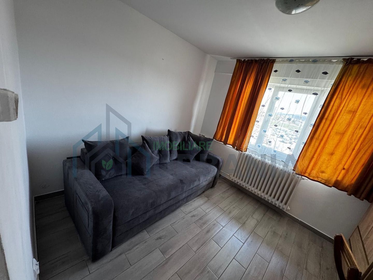 Garsonieră de închiriat în zona Podu Roș, la 10 minute de Palas Centru - Poză 1