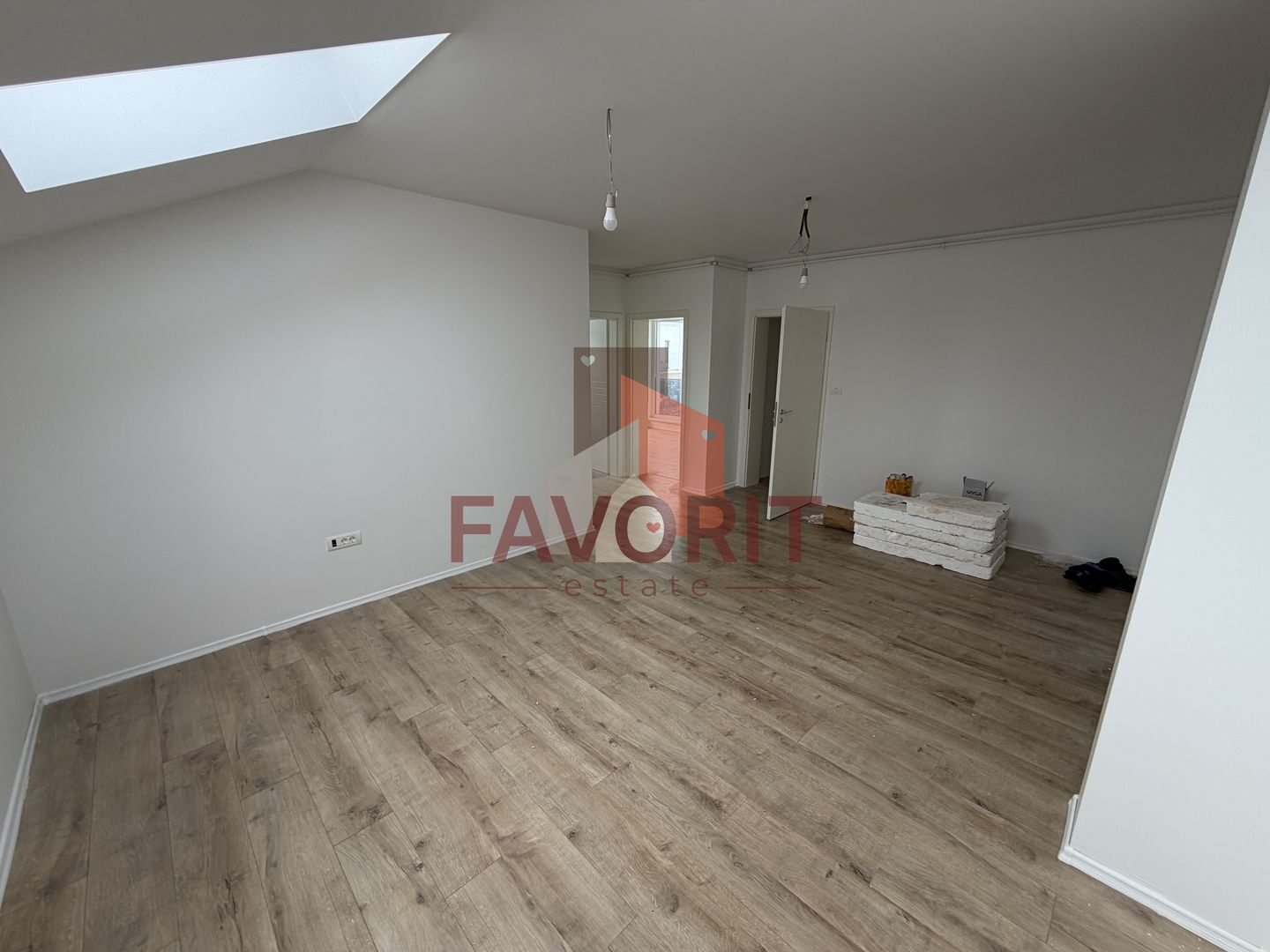 Spatios. Bucatarie inchisa. 2 balcoane. - Poză 7