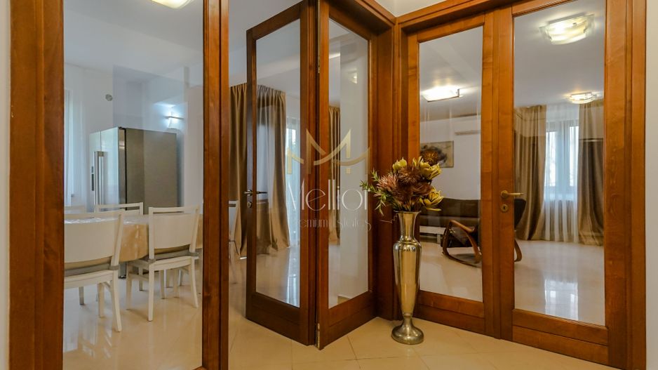 Ap spatios 4 camere, garaj, Andrei Muresanu, zona strazii Trifoiului - Poză 1