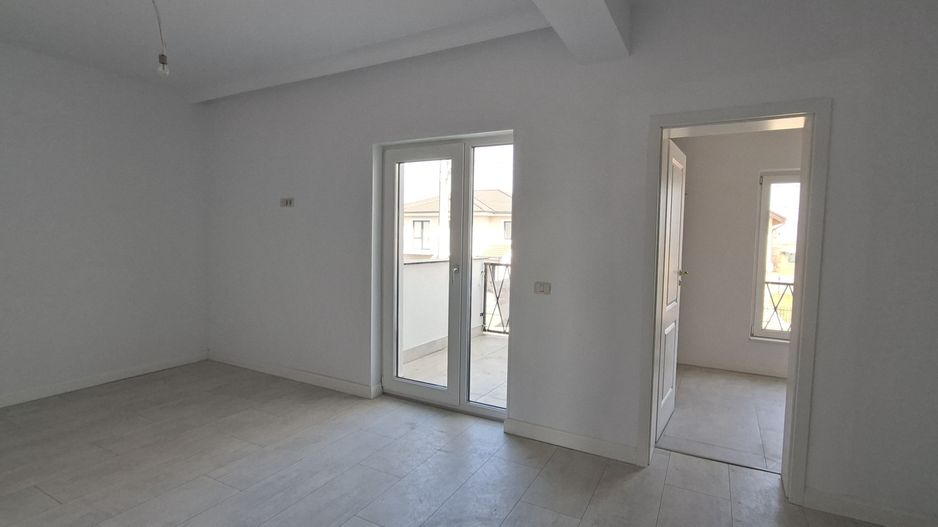 Duplex spatios cu garaj si pereti dublii - Poză 16