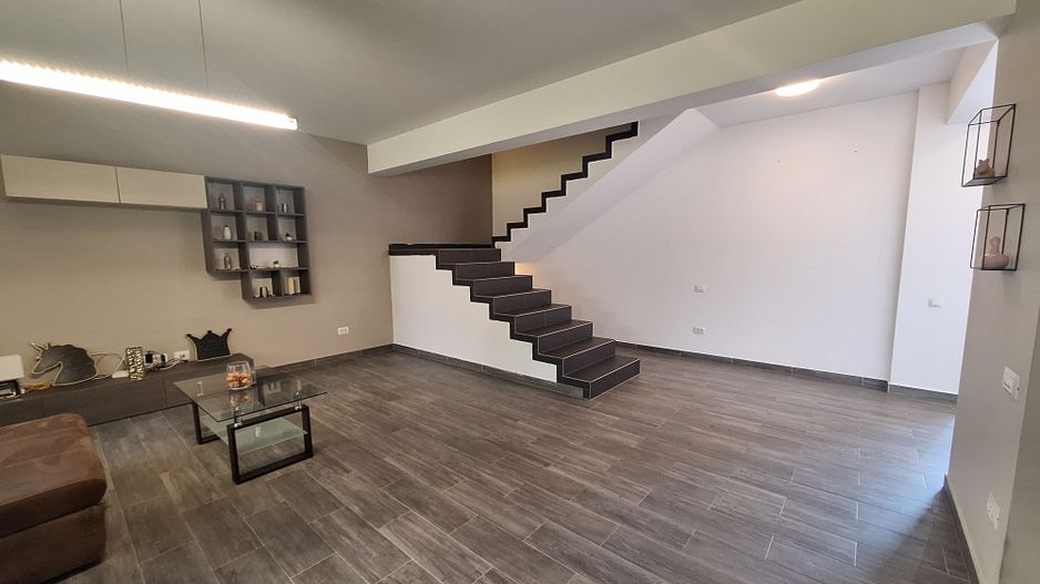 Duplex 4 cam 3 bai parcare&curte Prelungirea Ghence str. Maracineni - Poză 12