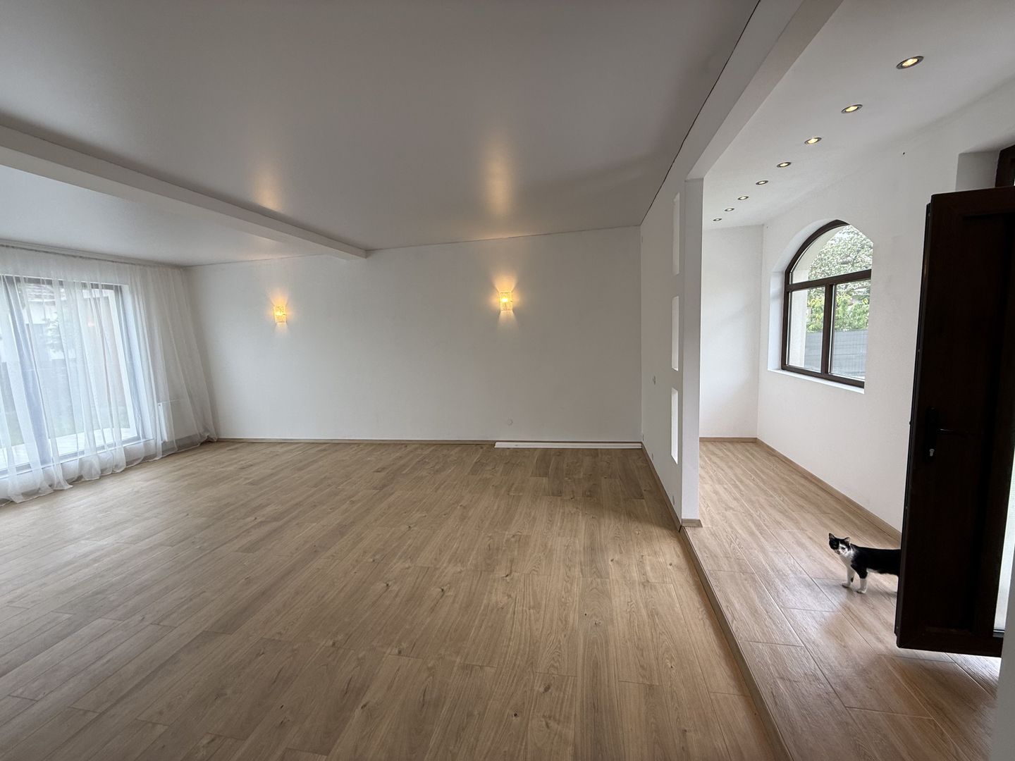 Vila 4 camere cu arhitectura deosebita langa pădure in Corbeanca ! - Poză 7