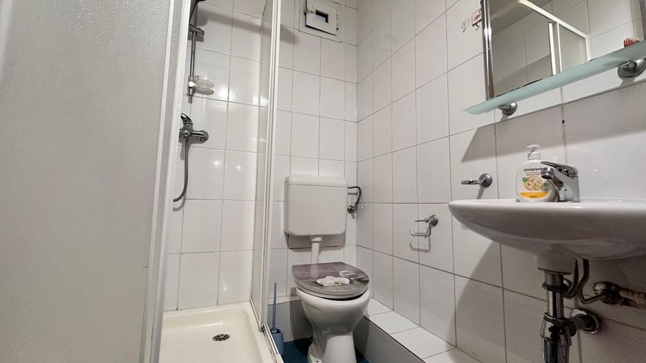 Apartament spatios 4 camere + parcare, pretabil ptr ERASMUS - Poză 9