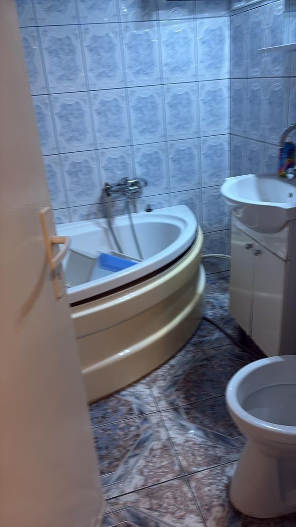 Închiriez apartament 2 camere - Poză 5