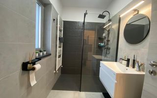 Duplex modern Șelimbăr cu panouri fotovoltaice – costuri minime la energie - Poză 17