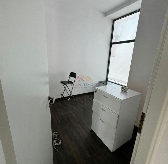 Spatiu comercial, ultracentral, compartimentat, 117m2, 19ml vitrina,CT - Poză 9