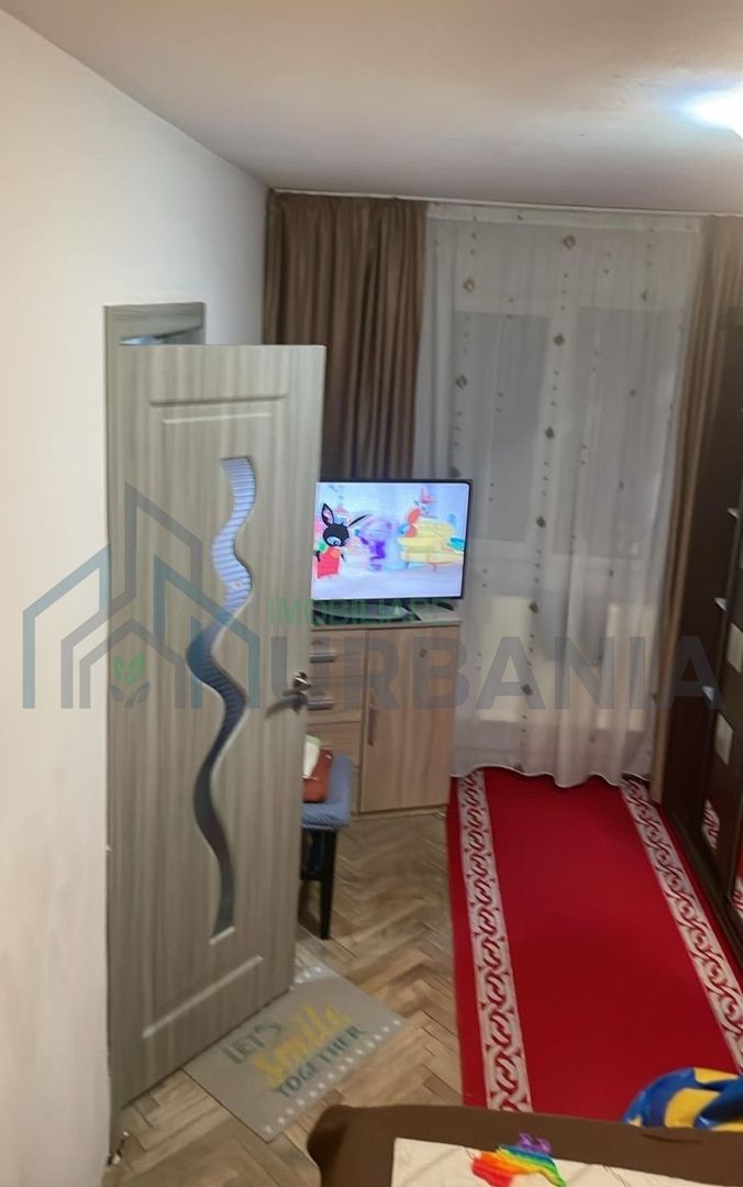 Apartament 3 camere, Tătărași, etaj 2/4 - Poză 1