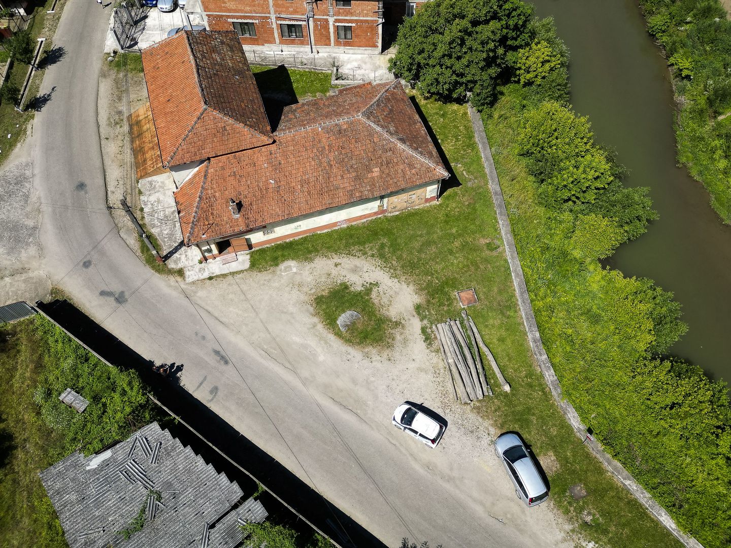 Oportunitate de investiție în orașul Sebiș - Poză 2