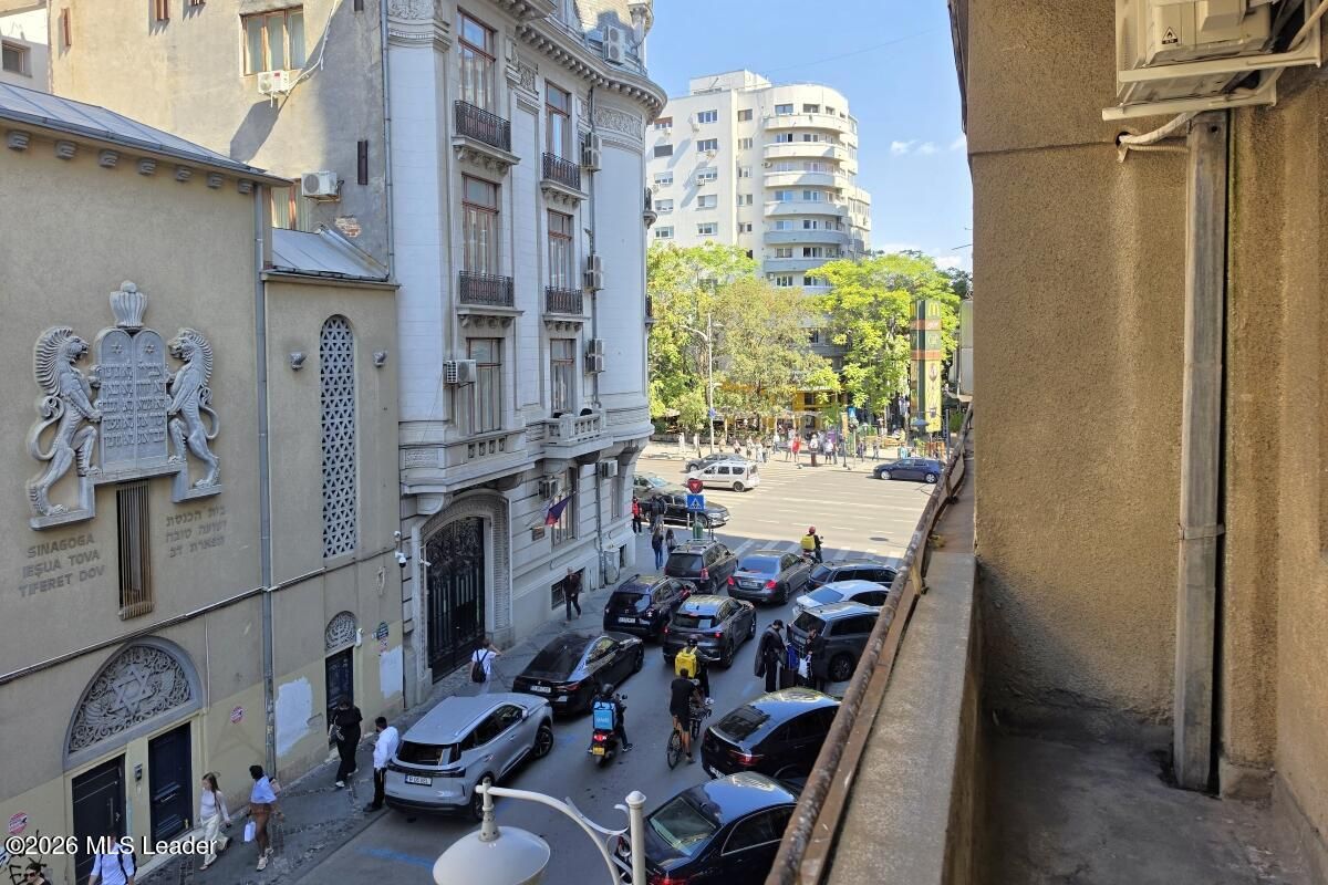 Piata Romana, 4 camere 138 MP total, Etaj 2/9, renovat - utilat, liber - Poză 4