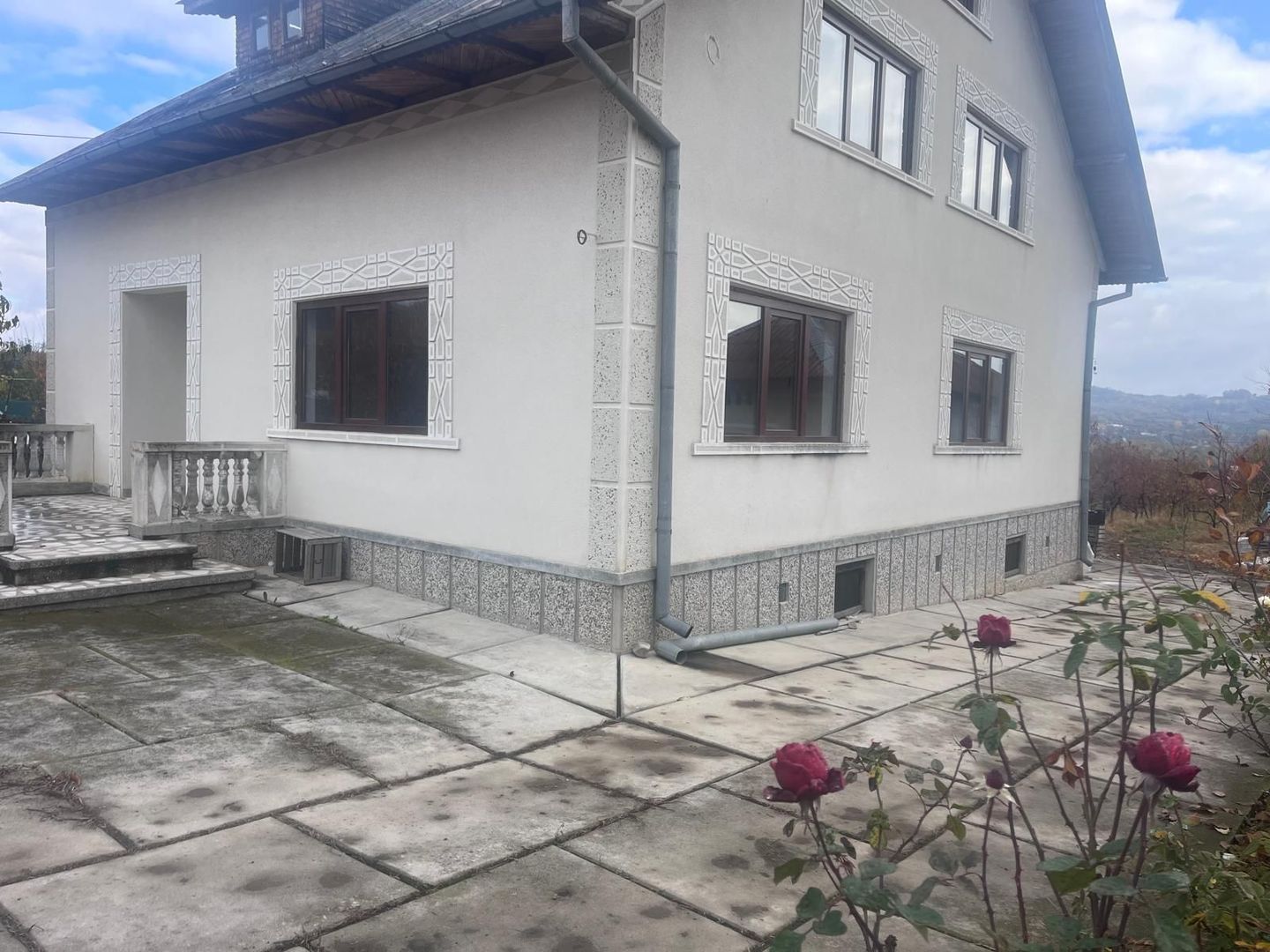 Vanzare casă spațioasă cu teren generos în Cândești Vale–jud Dambovita - Poză 1