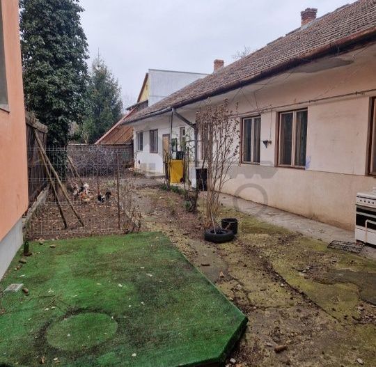 De vanzare casă lingă cetate - Poză 3