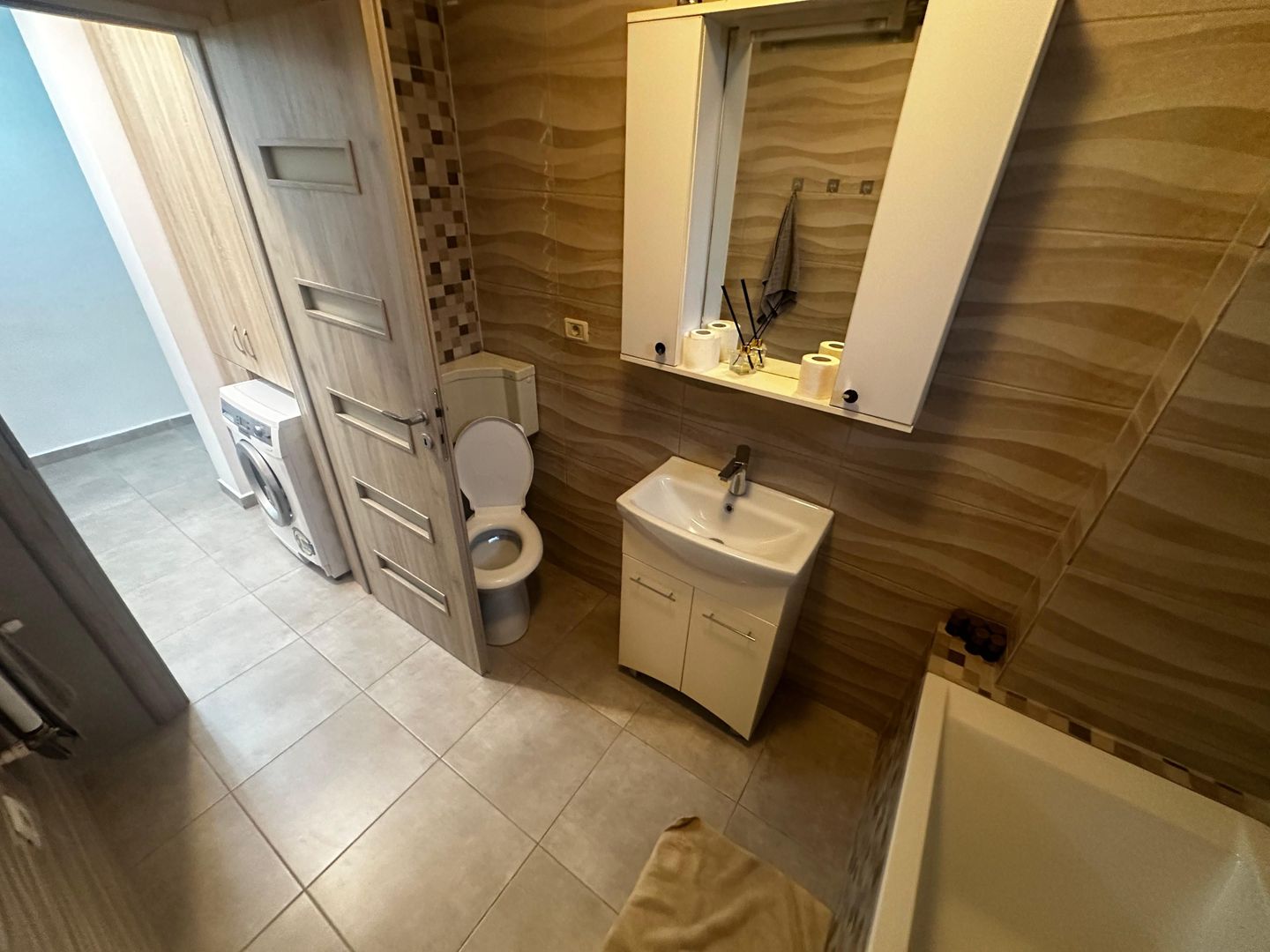 AP. 2 CAMERE - PARULUI, BLOC NOU, LOC PARCARE, BUCATARIE INCHISA - Poză 7