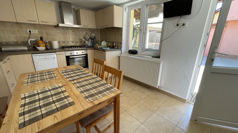 Casa cu teren frumos si garaj zona Mehala - Poză 15