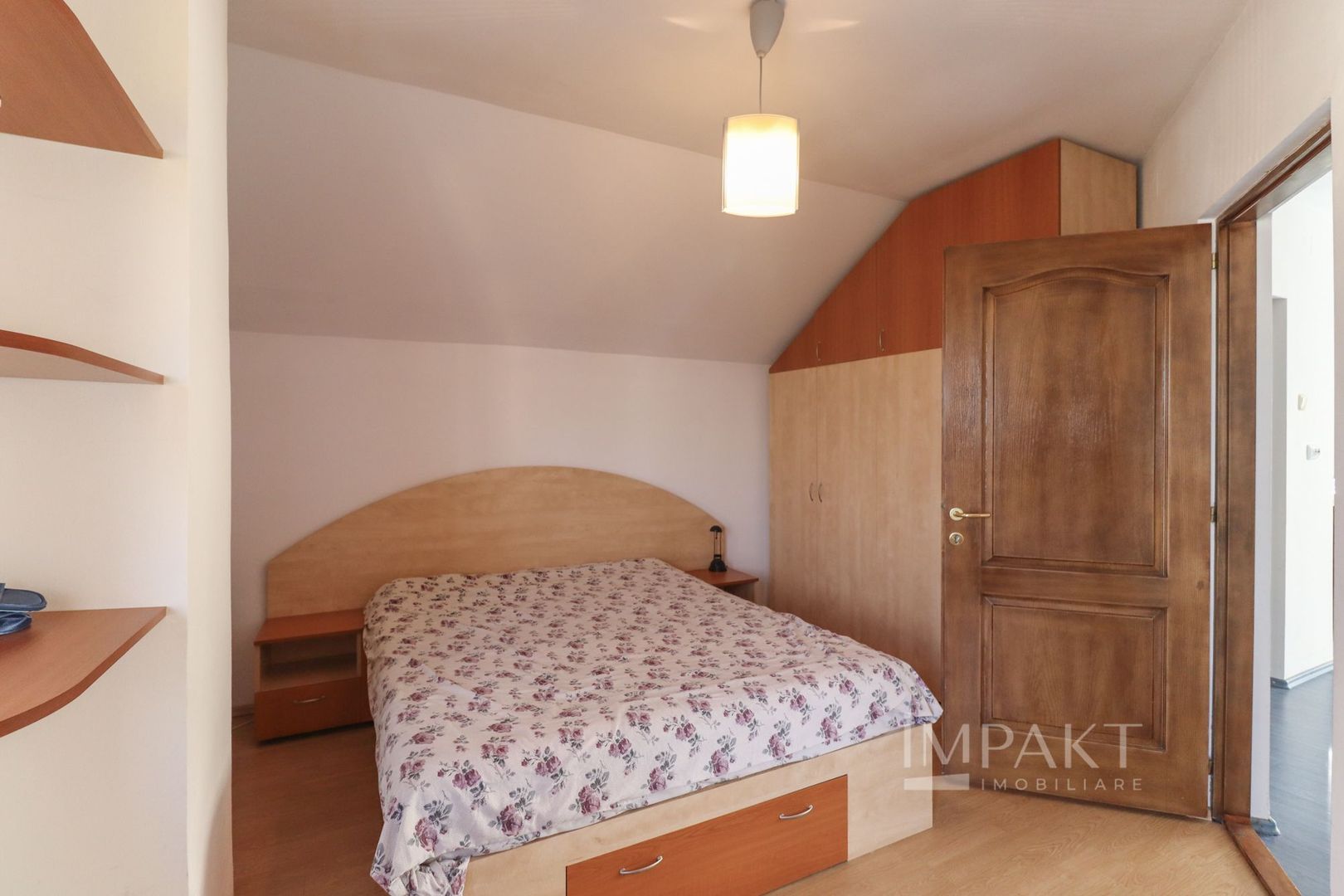 Vila moderna in Europa, curte spatioasa cu garaj! - Poză 11
