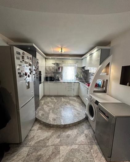 Apartament cu 3 camere, mobilat modern, 2 balcoane și parcare. - Poză 6