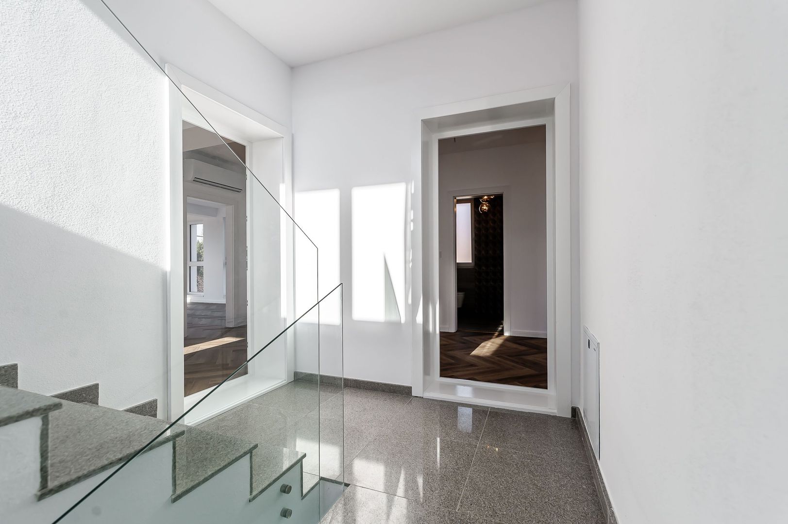Clădire nouă P+2 cu showroom și birouri în Arad - Poză 8