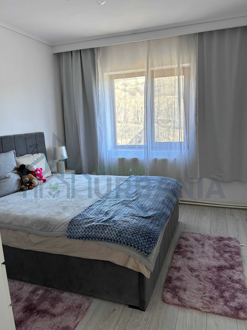 Casă modernă și spațioasă, 6400 mp teren, terase si garaj 389.000 € - Poză 4