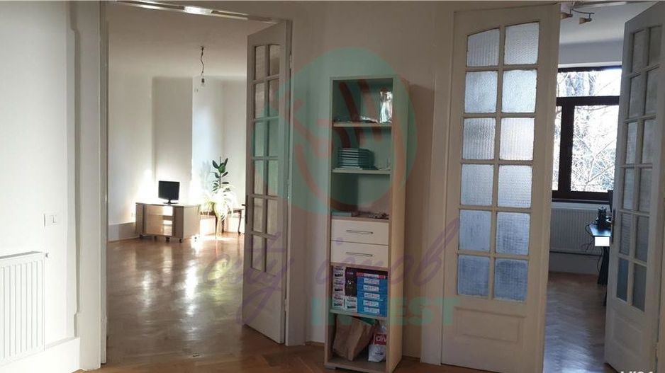 Apartament in vila cu gradina - Poză 3