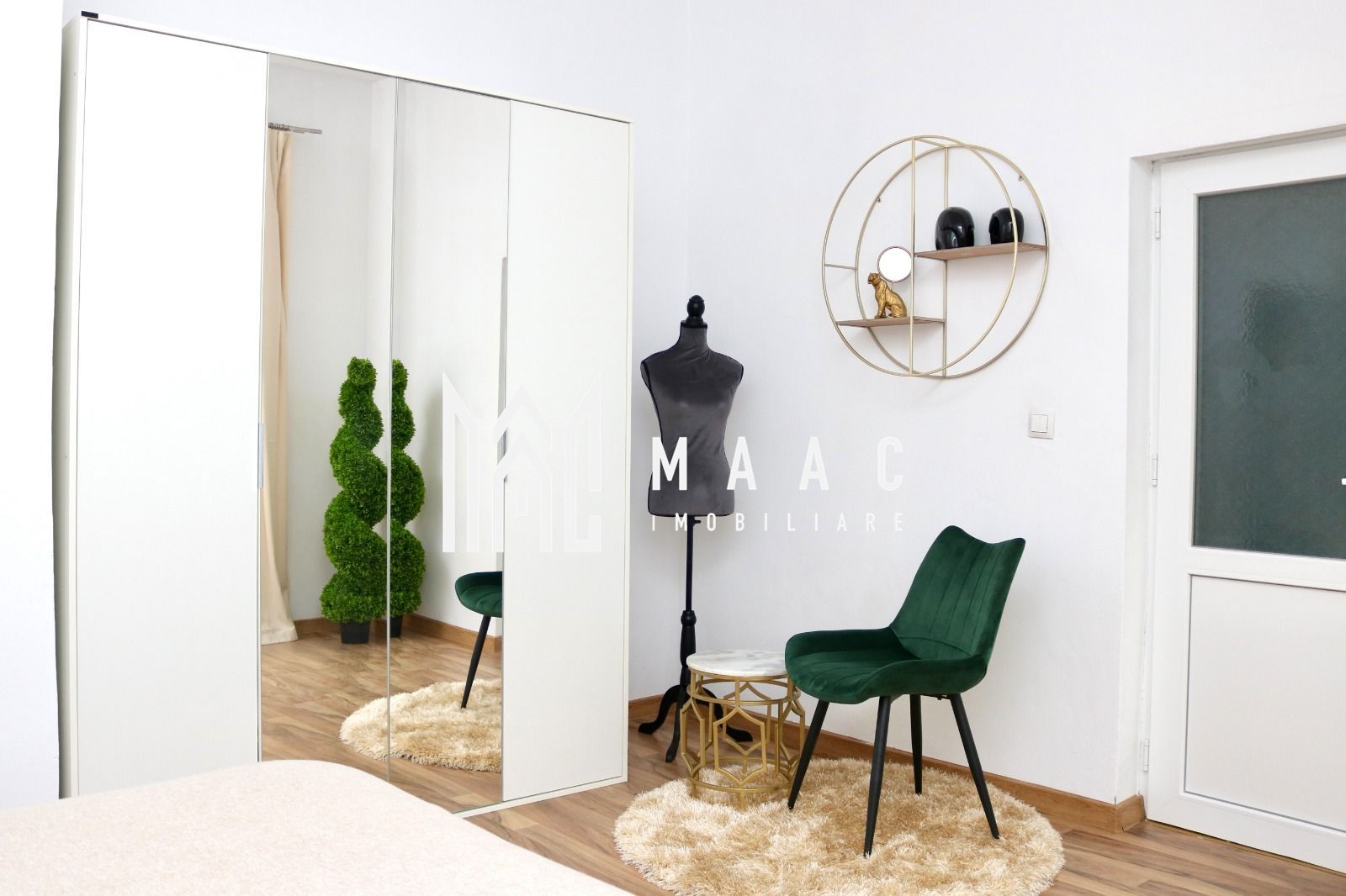 Apartament 4 camere de închiriat | Cisnădie, Central | Curte - Poză 6