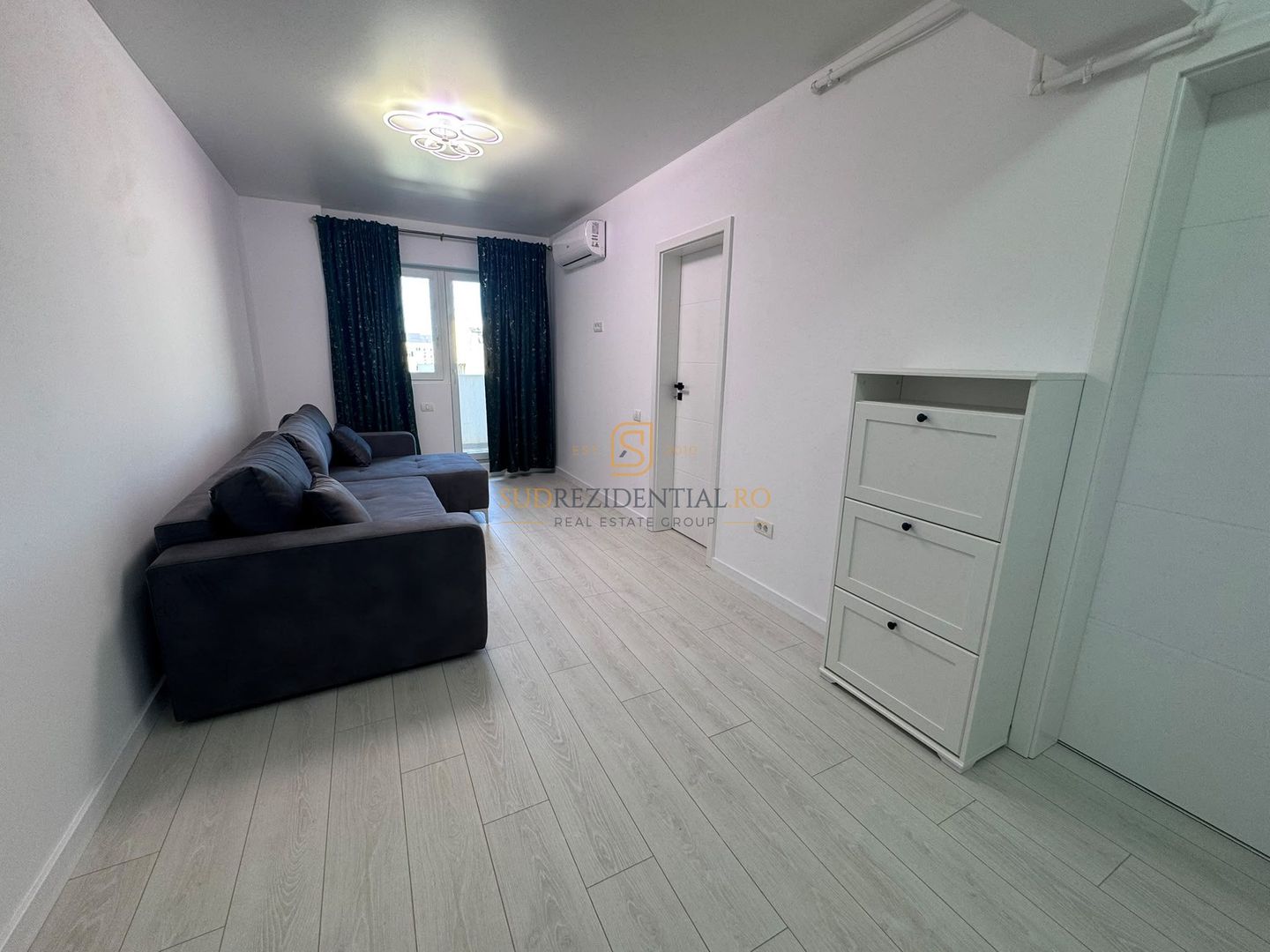 Apartament cu o camera, piscina exterioara, metrou Berceni - Poză 2