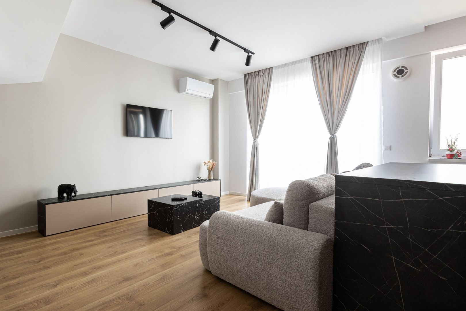 De Inchiriat Apartament 3 Camere de Lux, pe 2 Nivele, Sebastian sect.5 - Poză 3