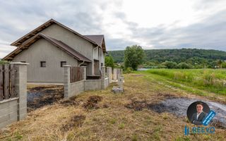 Vilă spațioasă cu vedere la pădure, la doar 15 minute de Bacău! - Poză 8