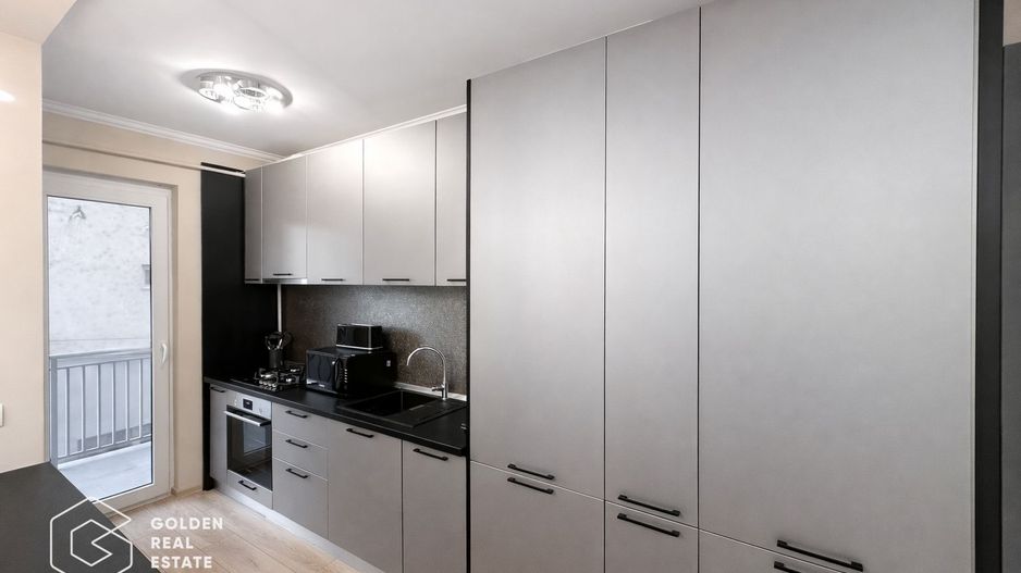 Apartament superb, BERMO, 2 camere, etaj 1, totul nou, centrala proprie, balcon - Poză 7