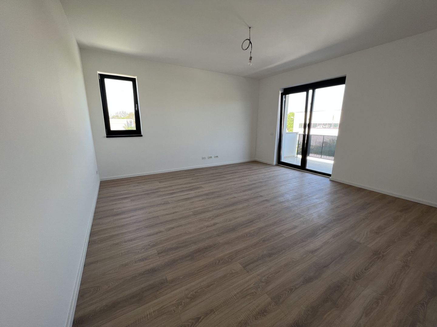 APARTAMENT CU 1 CAMERA - Poză 2