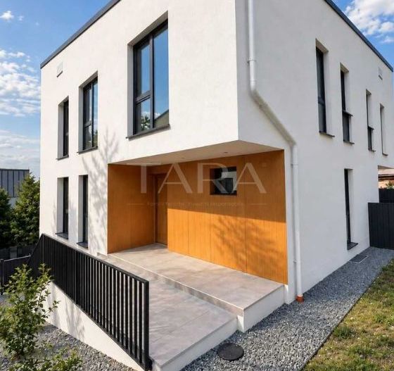 Casă tip duplex cu garaj dublu și curte proprie, zona Borhanci - Poză 1