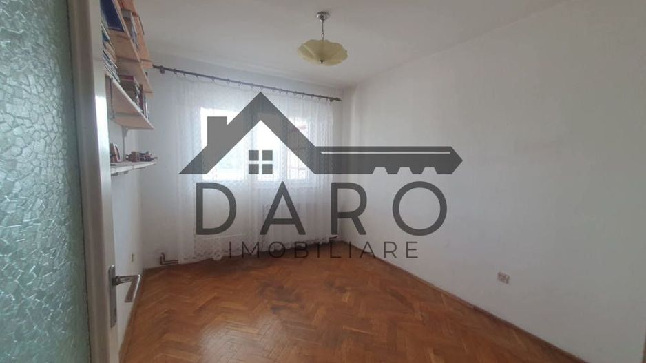 Vând apartament 4 camere in Dâmb - Poză 1