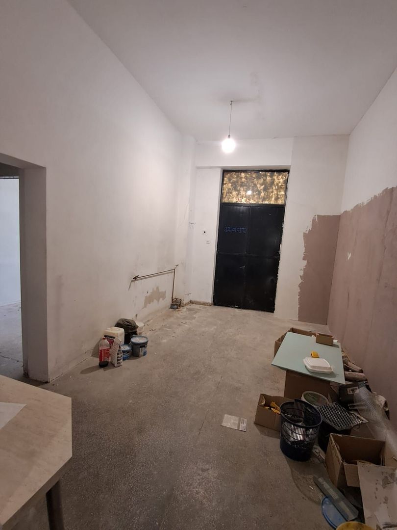 Spatiu comercial vitrina de 20 M - Metrou Eroii Revolutiei S143 - Poză 12