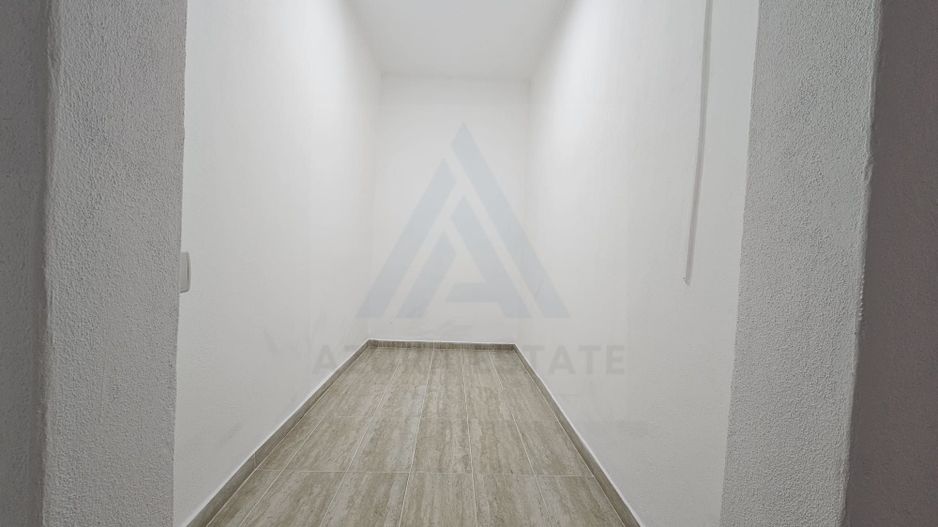 Spațiu Comercial Ultracentral  Zona 9 Mai  Trafic Pietonal Intens - Poză 8