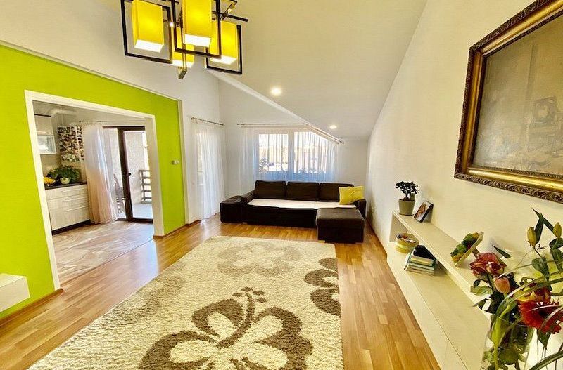 Apartament de inchiriat, zona linistita in cartierul Tractorul. - Poză 1