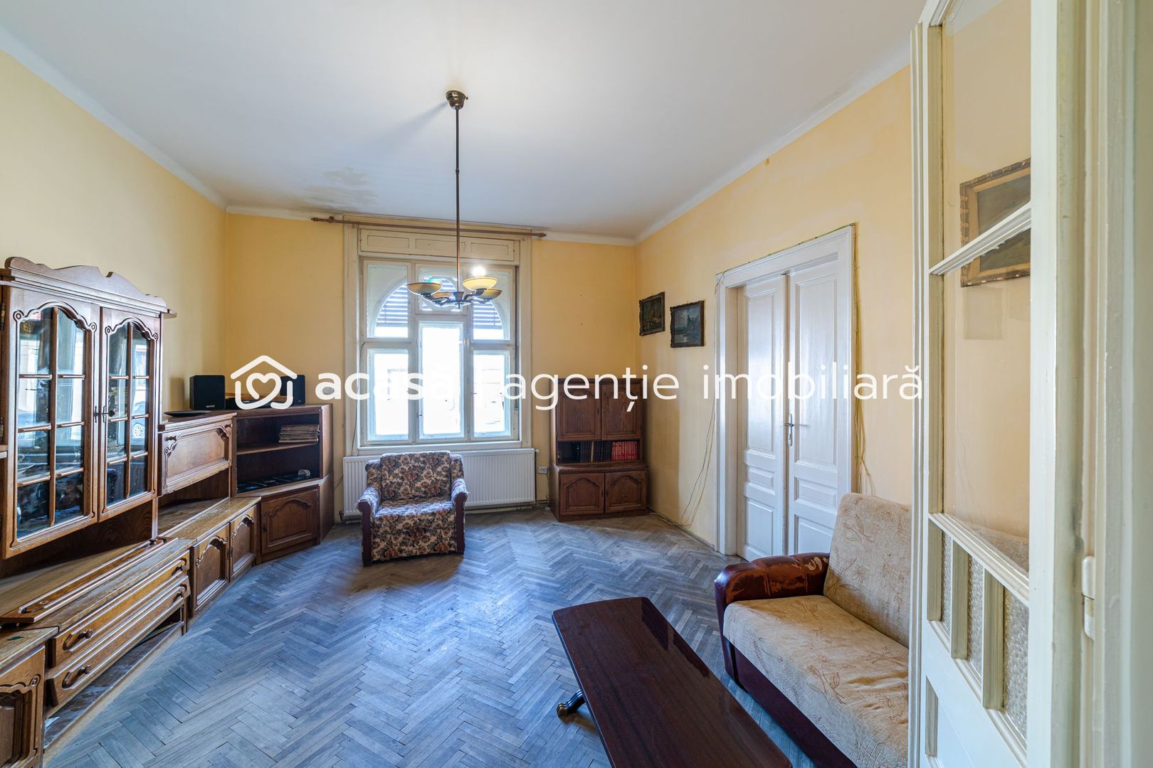 Apartament la casă cu 3 camere zona Pârneava - Poză 1