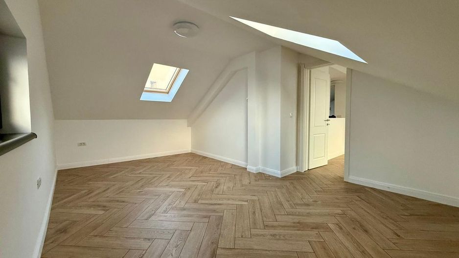 APARTAMENNT MANSARDA  BLOC NOU ZONA DOMENI - Poză 3