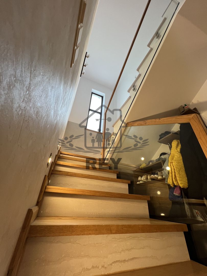 Casă de tip triplex la vânzare 6 camere /Șelimbăr /Secția 1 de Poliție - Poză 4