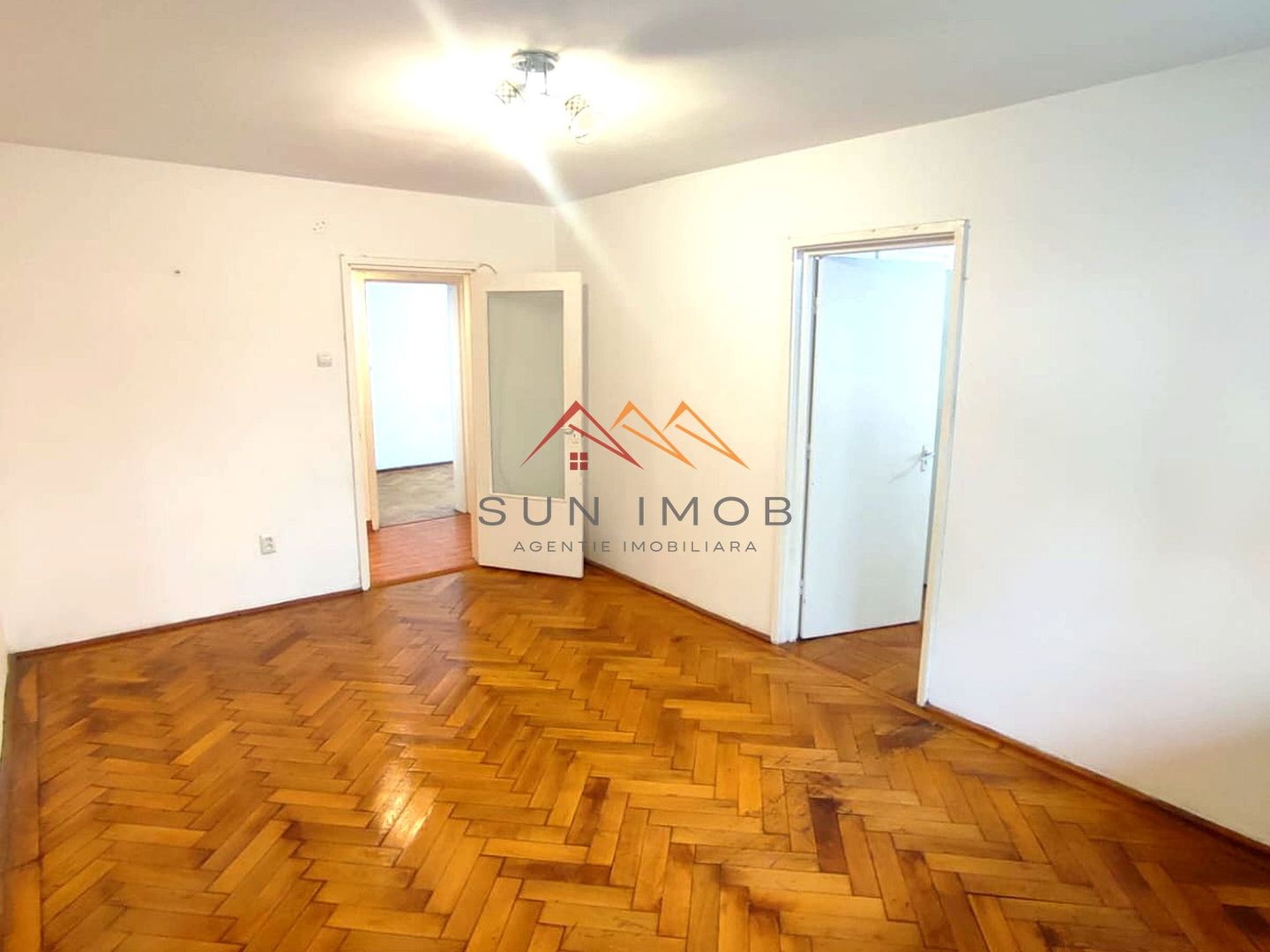 Apartament 3 camere - parter, Piața centrală - Câmpina - 69500 EURO - Poză 1