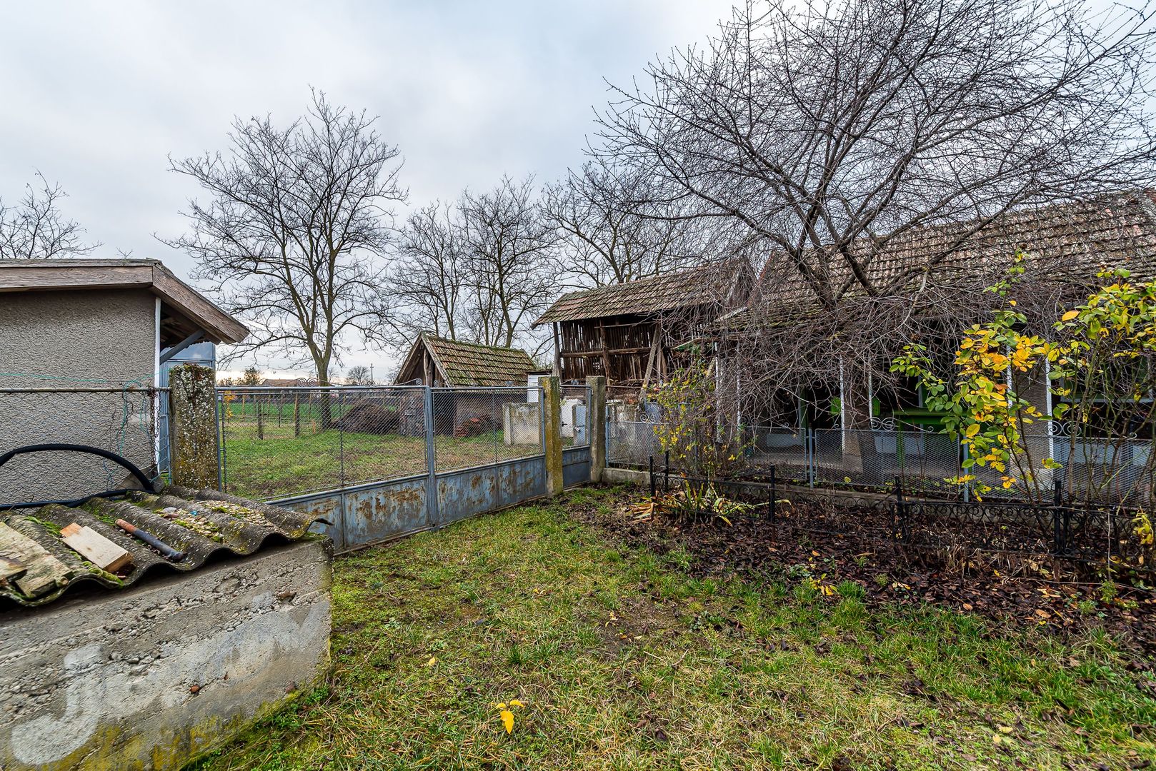 O gospodărie rurală definită prin teren și libertatea spațiului - Poză 9