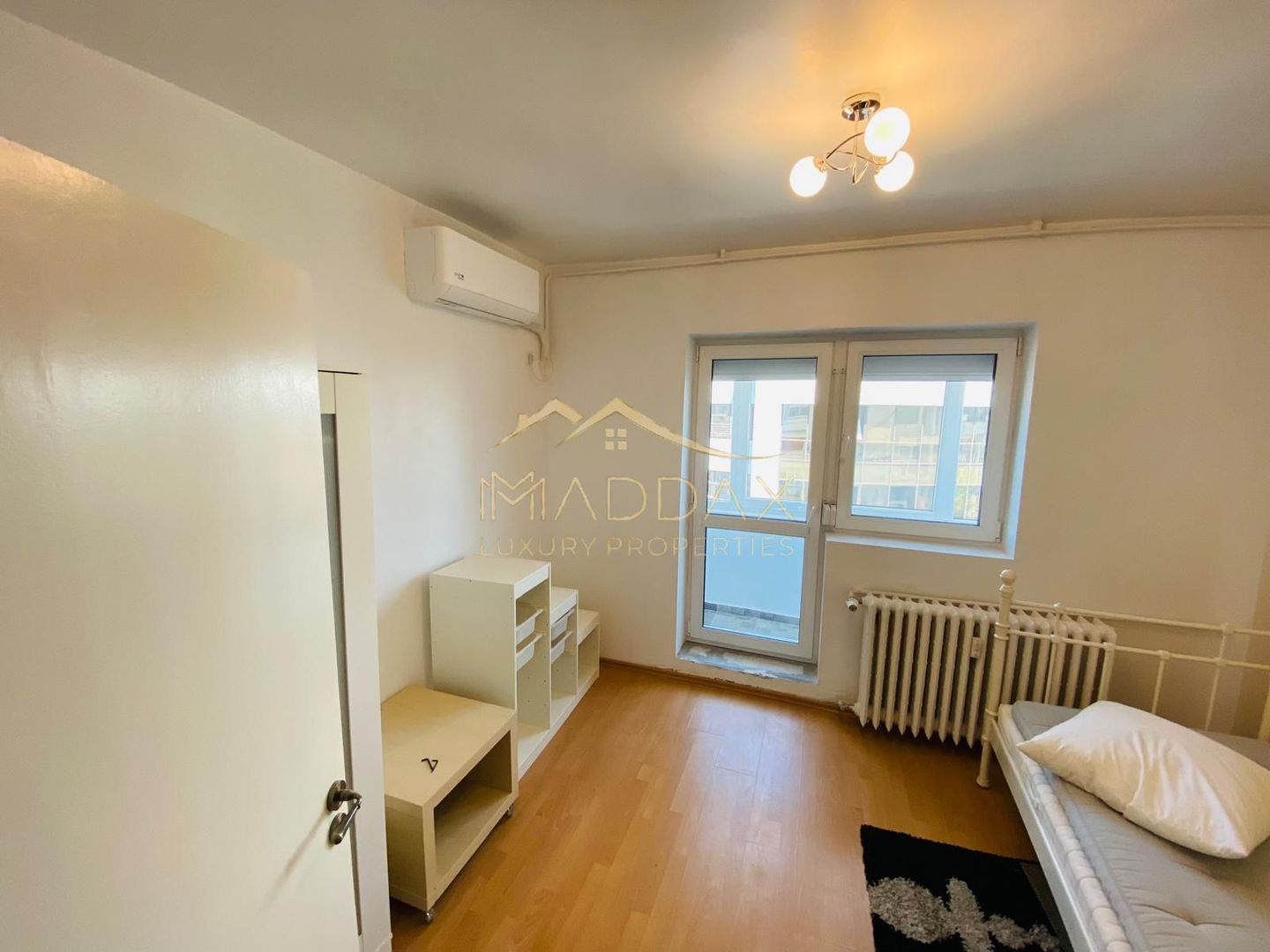 Apartament spațios cu 4 camere, vedere spectaculoasă către Palatul Parlamentului - Poză 17