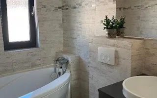 Dumbravita| casa pe două niveluri| 3 camere-2 dormitoare| 2 bai| parcare - Poză 12