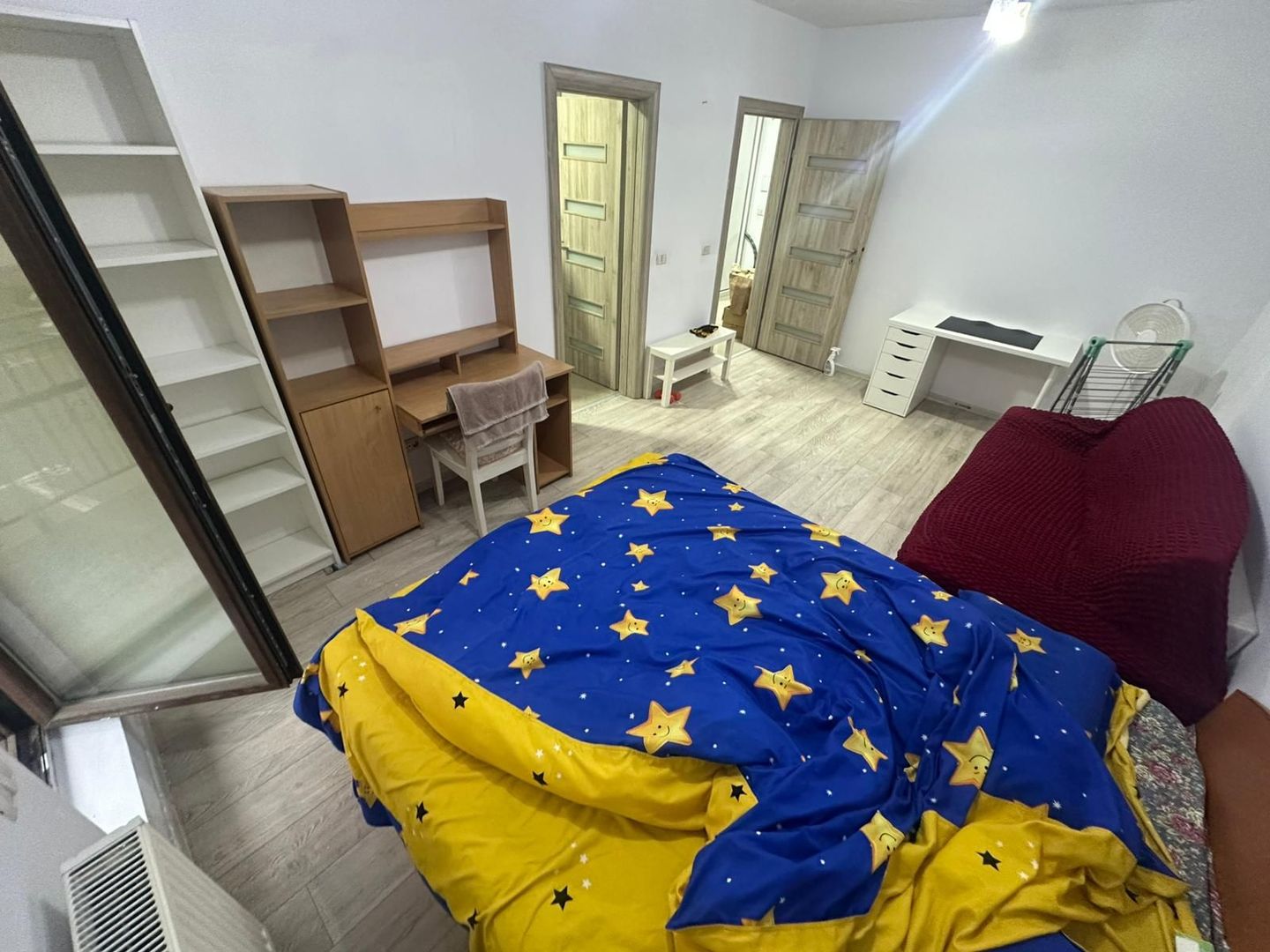 GARSONIERA STEJARULUI, LOC PARCARE, BUCATARIE INCHISA, BLOC NOU - Poză 3