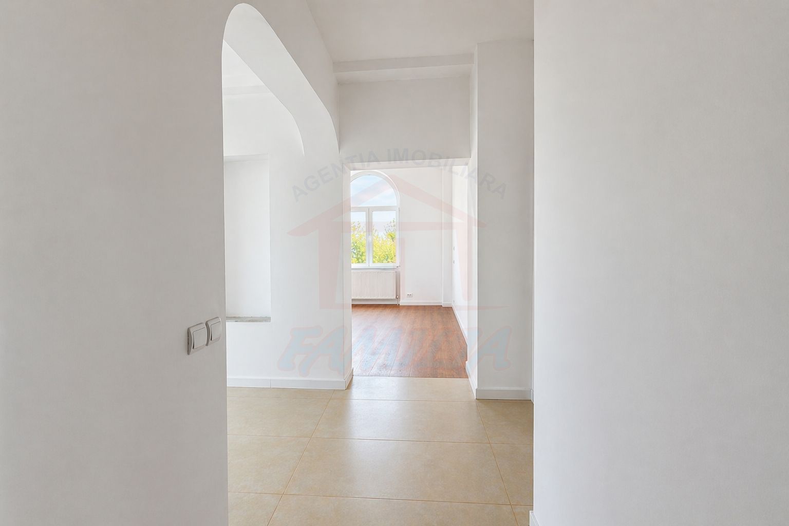 Apartament în casă, acces separat,  ultracentral, lângă Primări, Galat - Poză 8