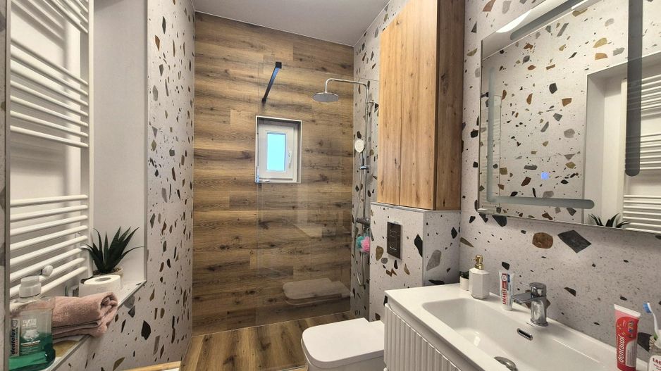 Piața de Miercuri, casă singură în curte, renovată 2025 - Poză 8