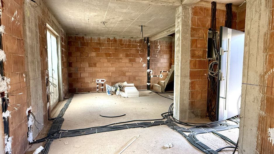 PROIECT DEOSEBIT CU GARAJ- LA ROSU - Poză 1