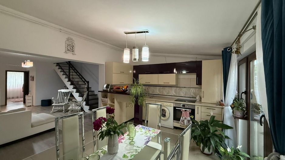 Casa insiruita - 3 dormitoare - Dumbravita - Poză 1