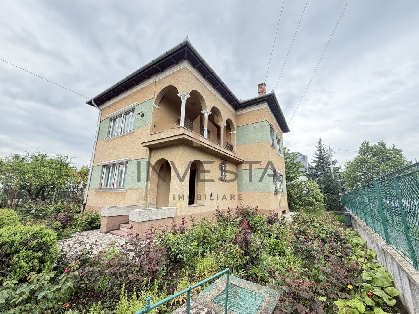 Casa spatioasa de vanzare cu front 27 ml | Andrei Muresanu | - Poză 1